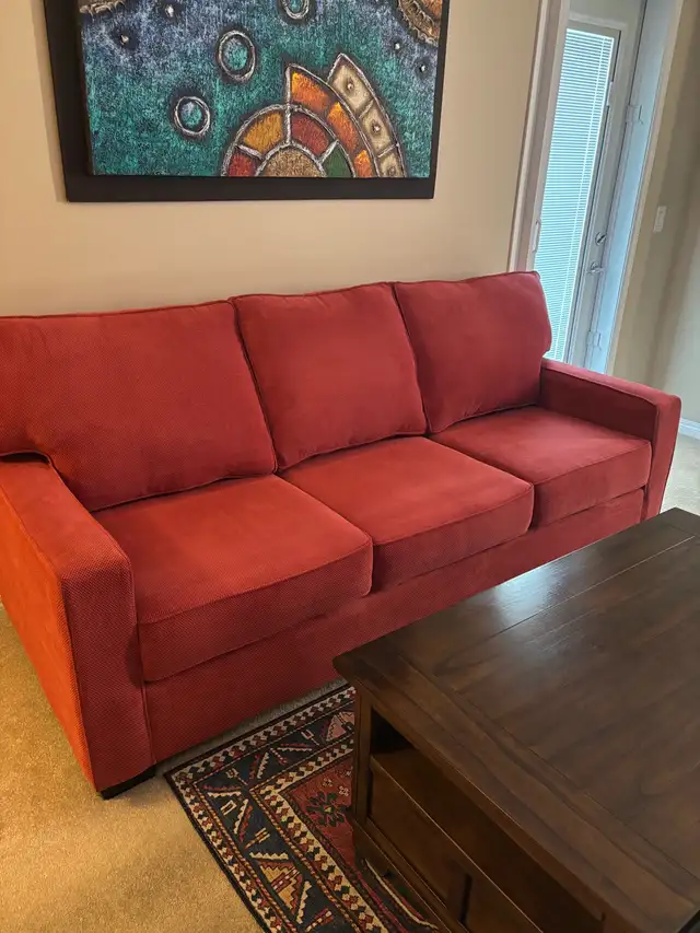 Red Sofa - Photo 4