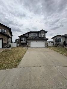 5 beds 3 bath Camrose Bi level