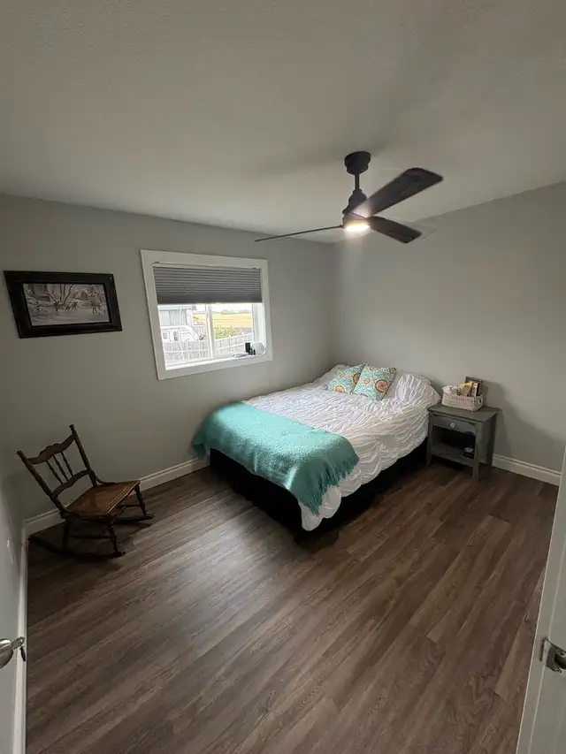 5 beds 3 bath Camrose Bi level - Photo 9
