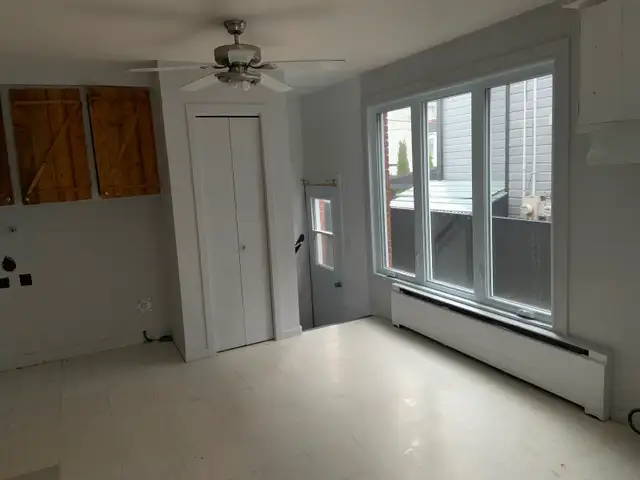 Sorel-Tracy: Logement 2 étages avec 2 sdb, cour et parkings - Photo 5