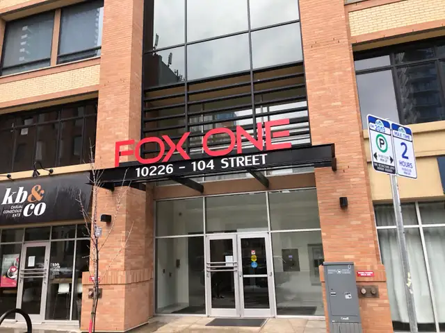 Cozy Two bedroom downtown condo near Ice district