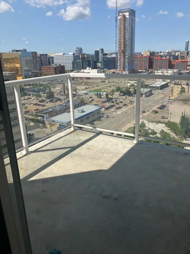 Cozy Two bedroom downtown condo near Ice district - Photo 8