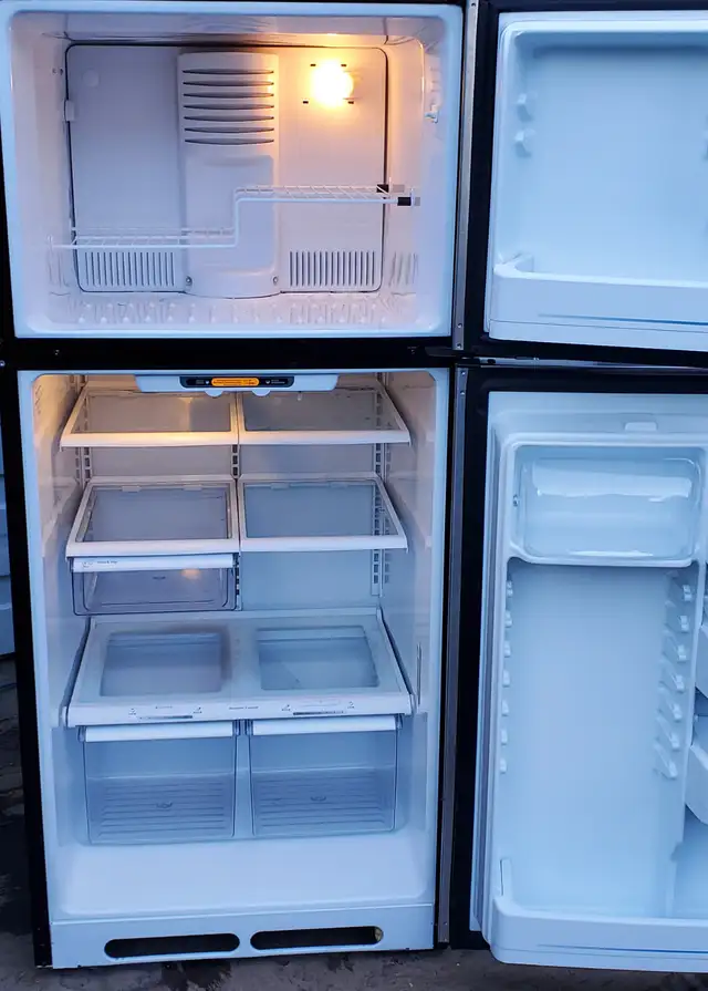 Ge mid size fridge - Very Good Condition, Stainless - Photo 4