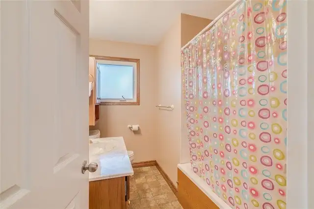 Spacious Entire Home for Rent in Niagara Falls /Chippewa - Photo 7
