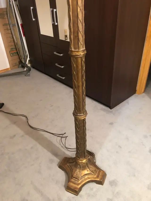 Living Room Lamp - Photo 8