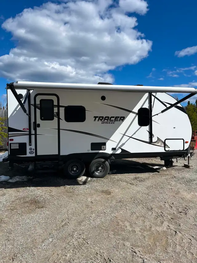 2018 Tracer Breeze 23ft Travel Trailer