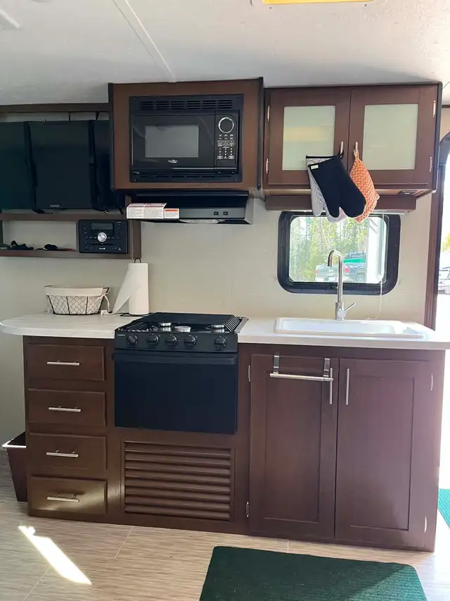 2018 Tracer Breeze 23ft Travel Trailer - Photo 8