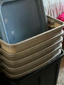 Rubbermaid plastic containers