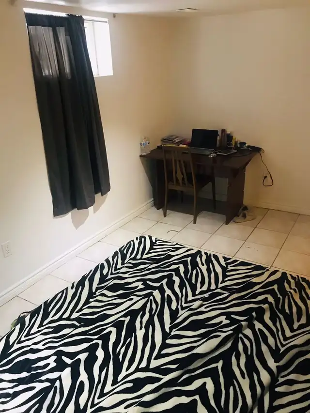 Two Bedroom basement apartment for Rent Scarborough - Photo 8