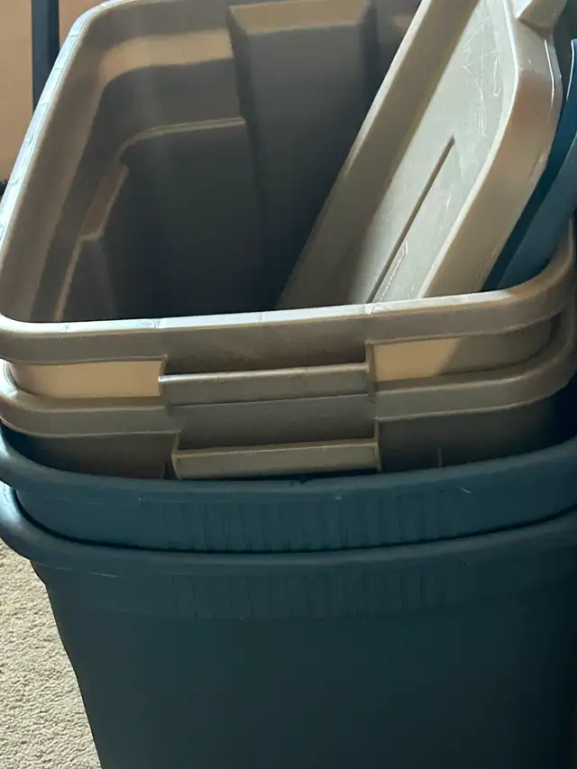 Large storage containers - Photo 4