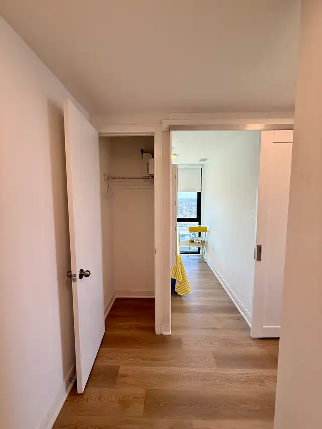 PRIVATE AllInclusive Room| Shared Bath SquarreOne Mississauga - Photo 3