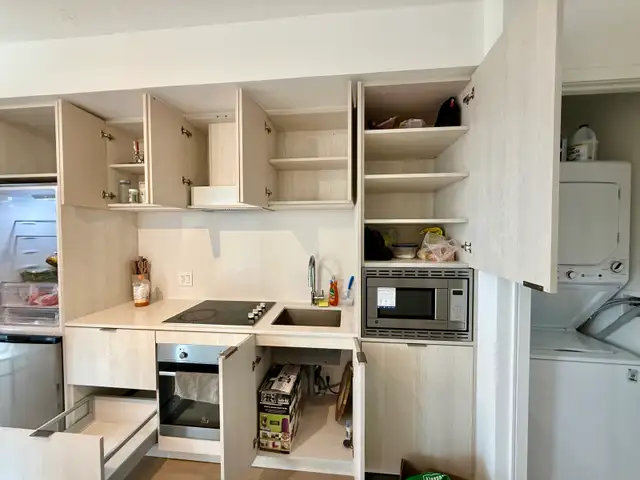 PRIVATE AllInclusive Room| Shared Bath SquarreOne Mississauga - Photo 6