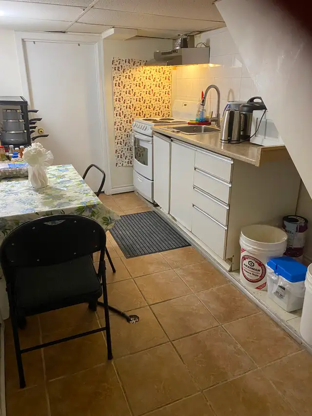 Cozy room in eastyork available from June 1st,single/couple - Photo 6