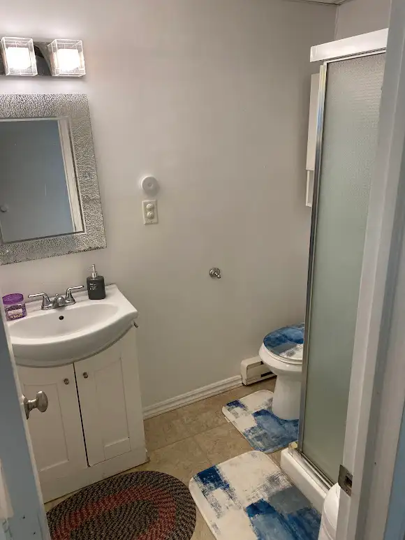 Private bedroom suit with bathroom available - Photo 4