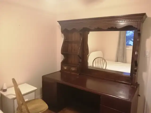 Available Now, Big Bedroom QEW/Indian Rd, all included - Photo 6