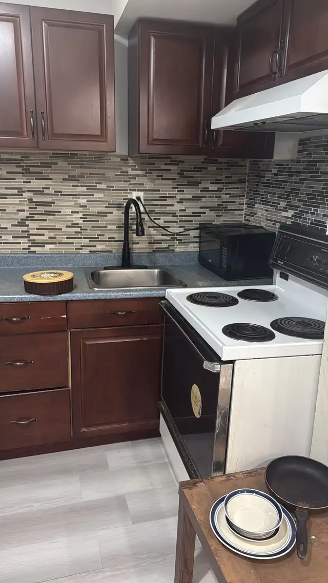 Basement Apartment for rent 1700 including all utilities - Photo 2