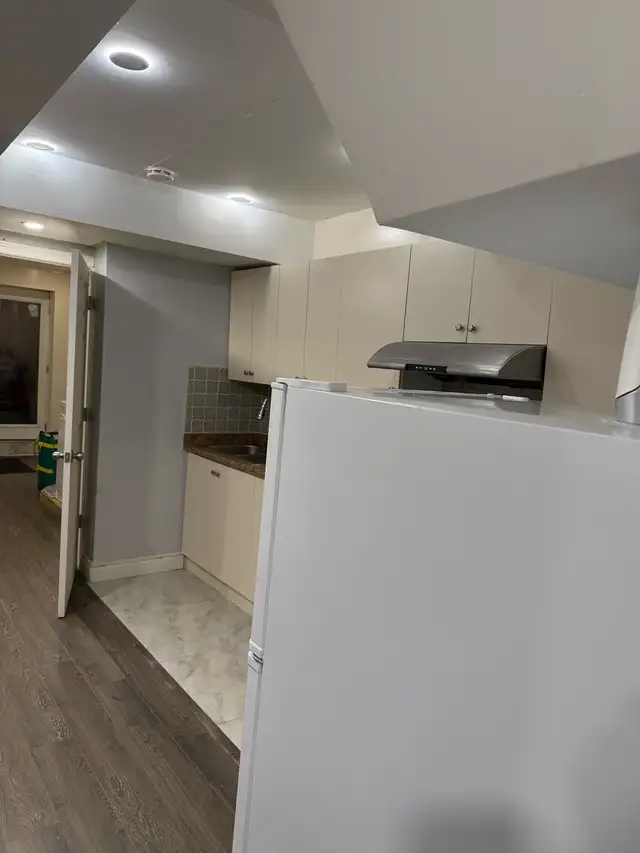 Basement Apartment for rent 1700 including all utilities - Photo 6