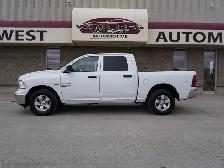 2023 Ram 1500 Classic SLT 4x4 Crew Cab 5'7 Box - 5.7L HEMI - LOW - Photo 2
