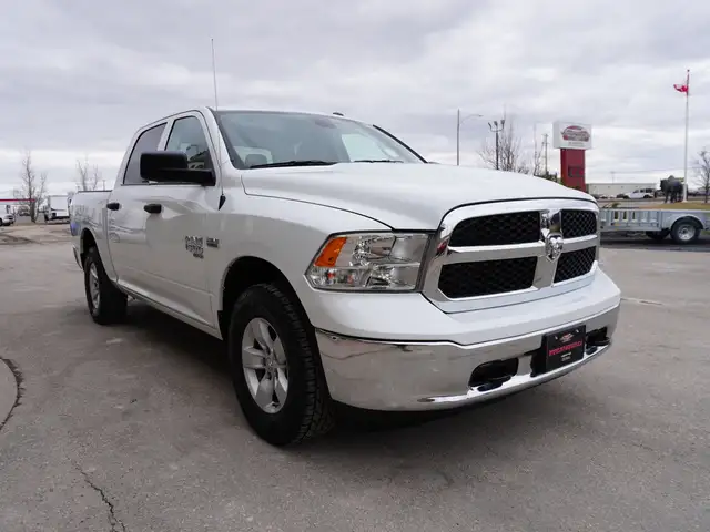 2023 Ram 1500 Classic SLT 4x4 Crew Cab 5'7 Box - 5.7L HEMI - LOW - Photo 6