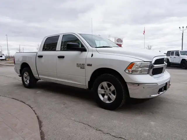 2023 Ram 1500 Classic SLT 4x4 Crew Cab 5'7 Box - 5.7L HEMI - LOW - Photo 7