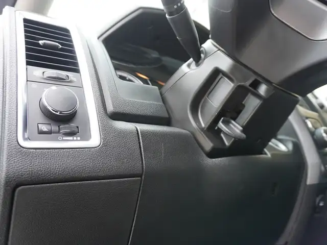 2023 Ram 1500 Classic SLT 4x4 Crew Cab 5'7 Box - 5.7L HEMI - LOW - Photo 8