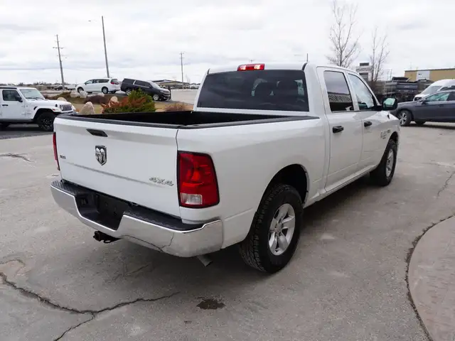 2023 Ram 1500 Classic SLT 4x4 Crew Cab 5'7 Box - 5.7L HEMI - LOW - Photo 9
