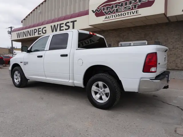 2023 Ram 1500 Classic SLT 4x4 Crew Cab 5'7 Box - 5.7L HEMI - LOW - Photo 14