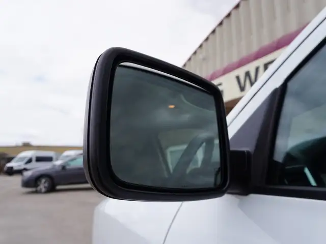2023 Ram 1500 Classic SLT 4x4 Crew Cab 5'7 Box - 5.7L HEMI - LOW - Photo 15