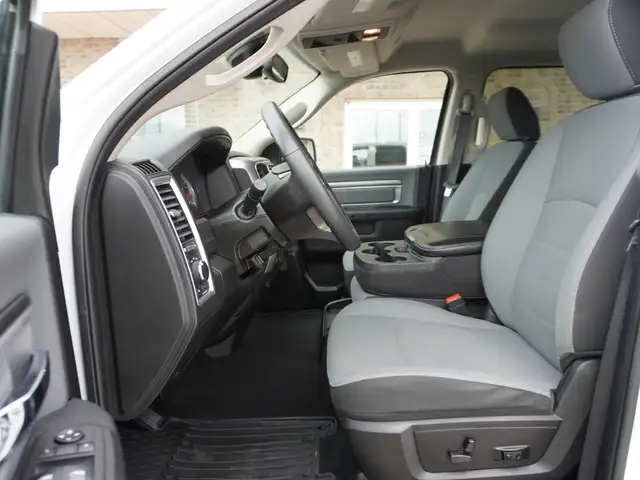 2023 Ram 1500 Classic SLT 4x4 Crew Cab 5'7 Box - 5.7L HEMI - LOW - Photo 16