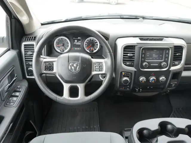 2023 Ram 1500 Classic SLT 4x4 Crew Cab 5'7 Box - 5.7L HEMI - LOW - Photo 20