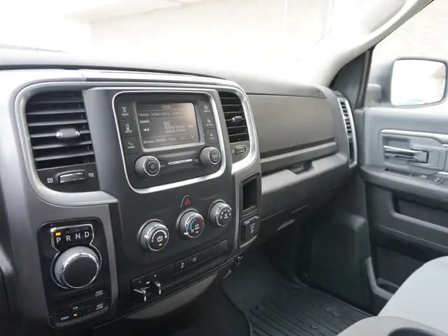 2023 Ram 1500 Classic SLT 4x4 Crew Cab 5'7 Box - 5.7L HEMI - LOW - Photo 23