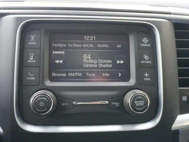 2023 Ram 1500 Classic SLT 4x4 Crew Cab 5'7 Box - 5.7L HEMI - LOW - Photo 26