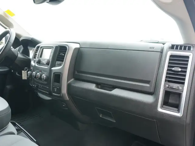 2023 Ram 1500 Classic SLT 4x4 Crew Cab 5'7 Box - 5.7L HEMI - LOW - Photo 32