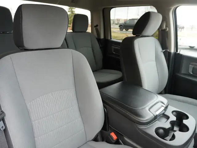 2023 Ram 1500 Classic SLT 4x4 Crew Cab 5'7 Box - 5.7L HEMI - LOW - Photo 33