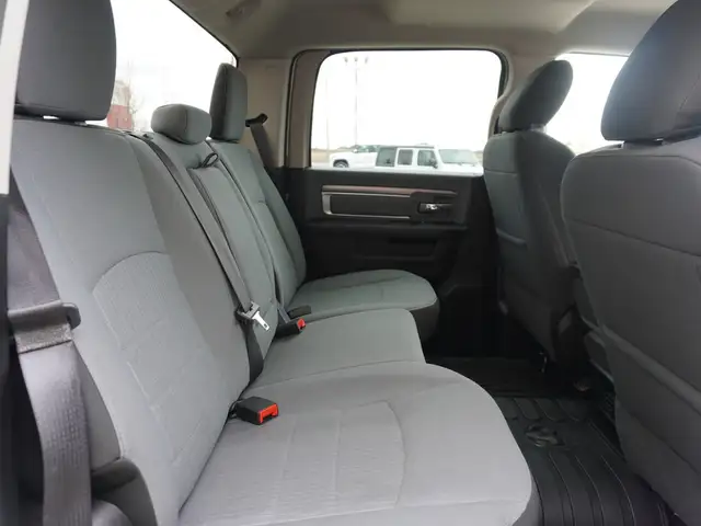 2023 Ram 1500 Classic SLT 4x4 Crew Cab 5'7 Box - 5.7L HEMI - LOW - Photo 34