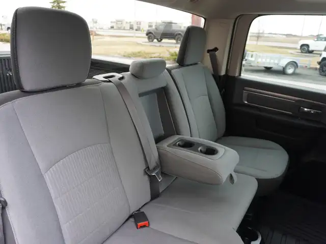 2023 Ram 1500 Classic SLT 4x4 Crew Cab 5'7 Box - 5.7L HEMI - LOW - Photo 35