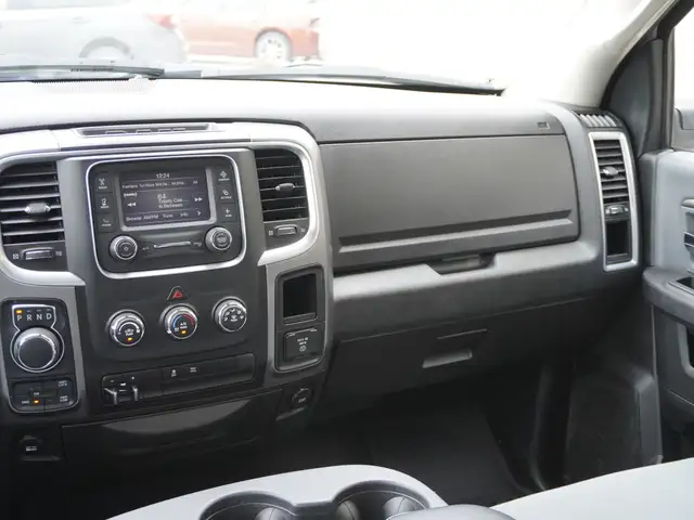 2023 Ram 1500 Classic SLT 4x4 Crew Cab 5'7 Box - 5.7L HEMI - LOW - Photo 40