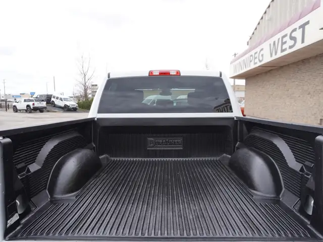 2023 Ram 1500 Classic SLT 4x4 Crew Cab 5'7 Box - 5.7L HEMI - LOW - Photo 42