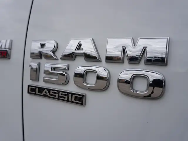 2023 Ram 1500 Classic SLT 4x4 Crew Cab 5'7 Box - 5.7L HEMI - LOW - Photo 44