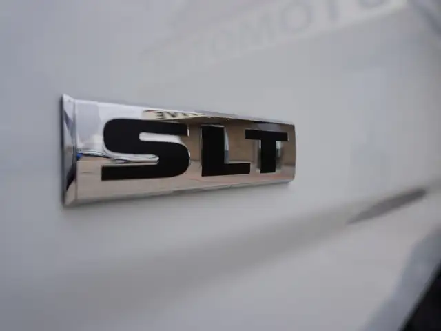 2023 Ram 1500 Classic SLT 4x4 Crew Cab 5'7 Box - 5.7L HEMI - LOW - Photo 48