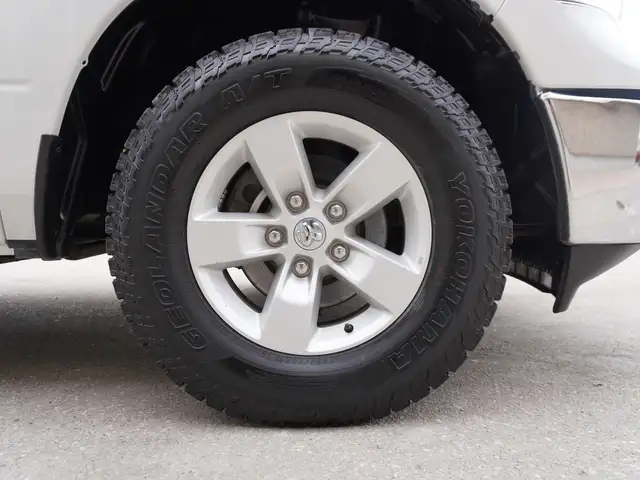 2023 Ram 1500 Classic SLT 4x4 Crew Cab 5'7 Box - 5.7L HEMI - LOW - Photo 49