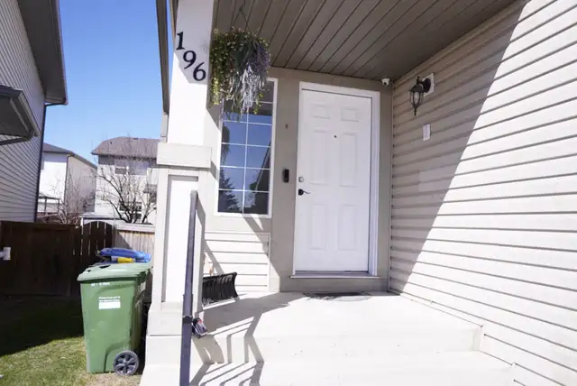 Cozy 4 bedrooms house for rent in a quiet neighborhood
