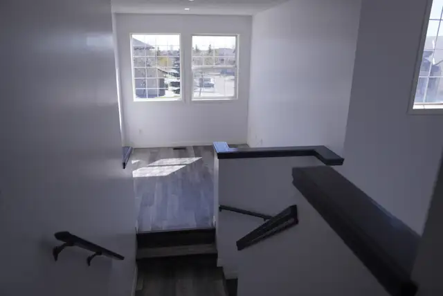 Cozy 4 bedrooms house for rent in a quiet neighborhood - Photo 2