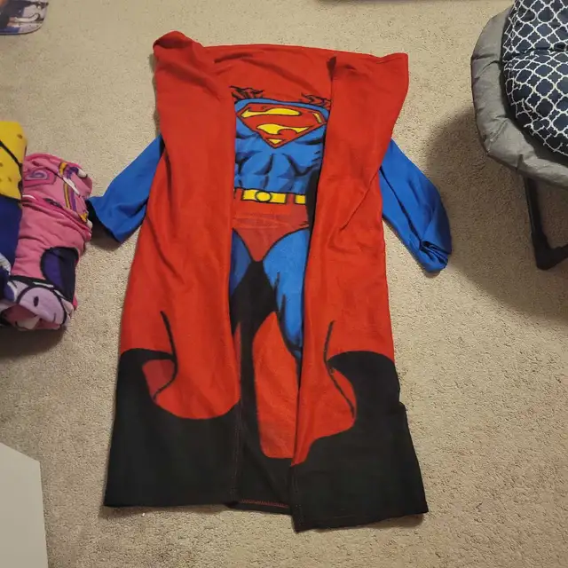 Superman Snuggle Blanket - Photo 2