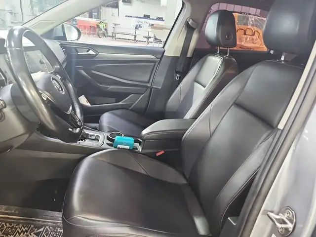 2019 Volkswagen Jetta Highline - Backup Cam, Blind Spot Monitor - Photo 5