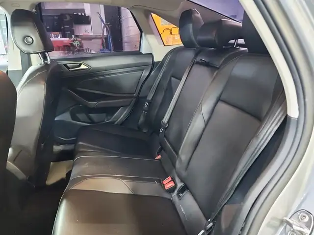 2019 Volkswagen Jetta Highline - Backup Cam, Blind Spot Monitor - Photo 6