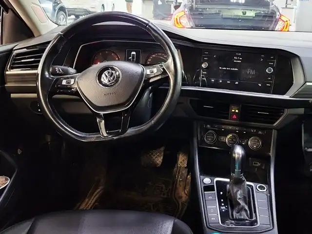 2019 Volkswagen Jetta Highline - Backup Cam, Blind Spot Monitor - Photo 7