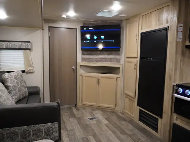 2021 Coachmen Catalina Legacy Edition W/BUNKS OUTDOOR KITCHEN DU - Photo 10