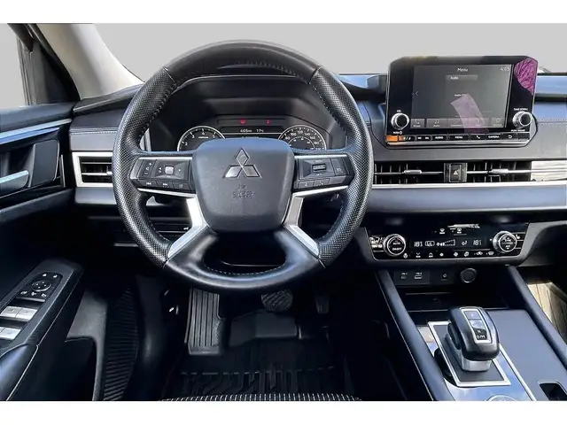 2024 Mitsubishi Outlander SE | 7 SEATER | MOONROOF | POWER LIFTG - Photo 3