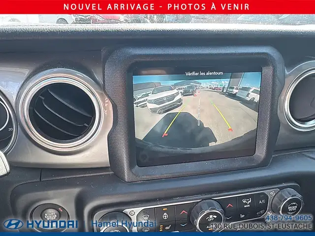 2020 Jeep Wrangler SAHARA 4X4 - Photo 11